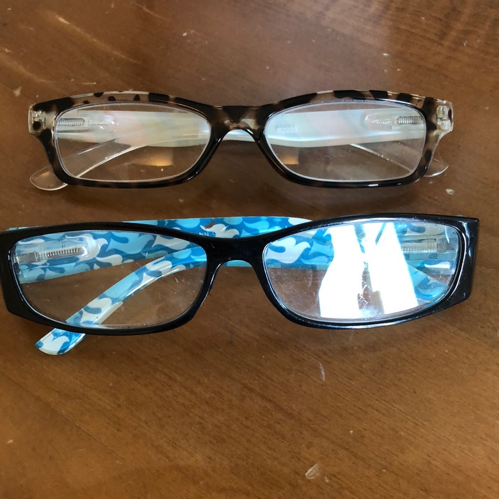 2 pairs reading glasses +2.5 and + 2.75